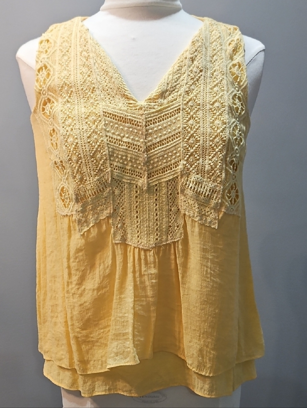Crochet Yoke V-Neck Camisole in Pale Yellow